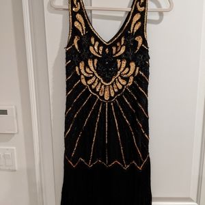 Flapper dress with accessories